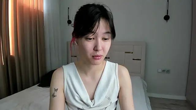 Snapshot of Lola_Peach chatting on July 5, 2026, 2:29 am Lola Peach online show from July 5, 2026, 2:29 am