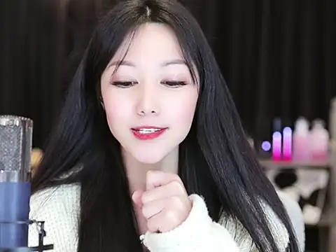 Nuyoah-77 online show from January 13, 2025, 5:02 pm