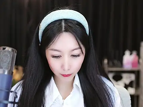 Nuyoah-77 online show from January 23, 2025, 7:07 pm