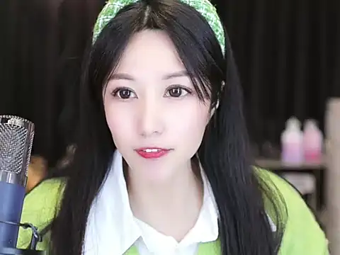 Nuyoah-77 online show from January 24, 2025, 7:07 pm