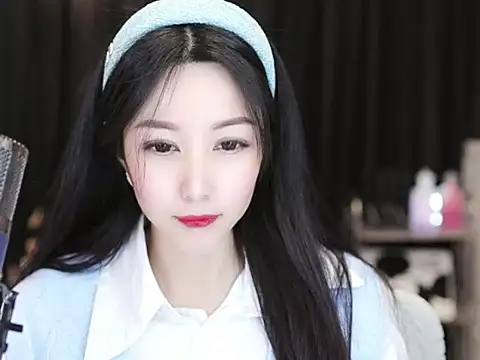 Nuyoah-77 online show from February 7, 2025, 6:02 pm