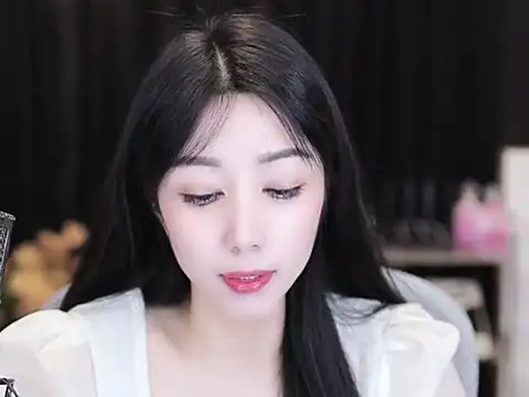 Nuyoah-77 online show from September 17, 2025, 4:30 pm