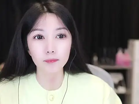 Nuyoah-77 online show from October 25, 2025, 3:18 pm