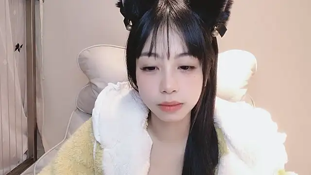 -Hottie online show from December 12, 2024, 6:42 pm