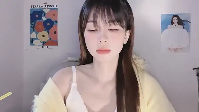 -Hottie online show from December 15, 2025, 4:00 pm