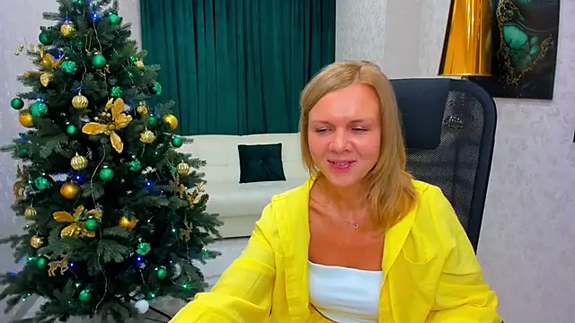 AgathaKlouin online show from December 15, 2024, 5:13 am