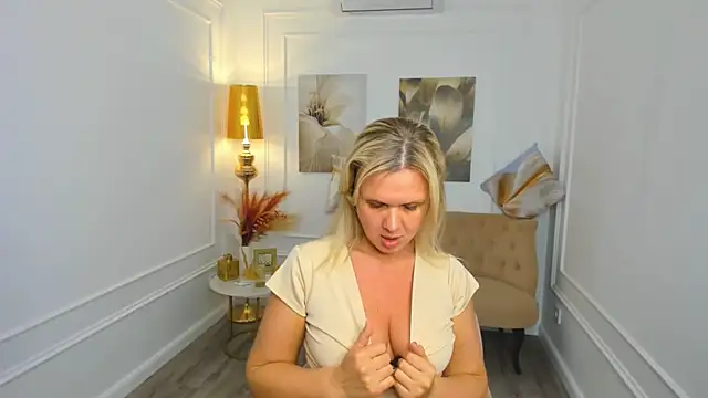 AgathaKlouin online show from April 19, 2026, 6:10 pm