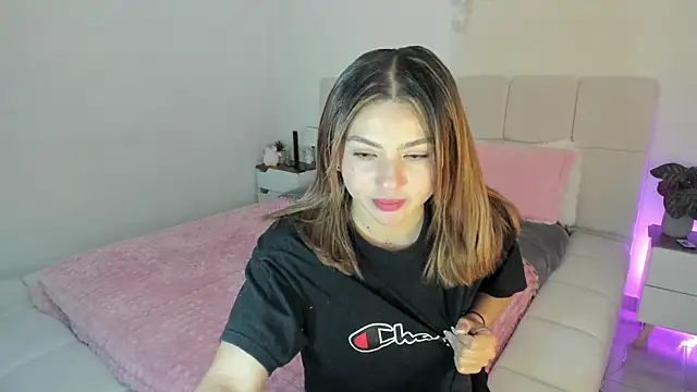 Snapshot of Ori_valentina chatting on May 11, 2026, 9:34 pm Ori valentina online show from May 11, 2026, 9:34 pm