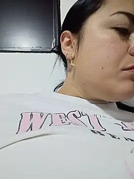 Snapshot of Lesly_10- chatting on July 4, 2026, 4:13 pm Lesly 10- online show from July 4, 2026, 4:13 pm