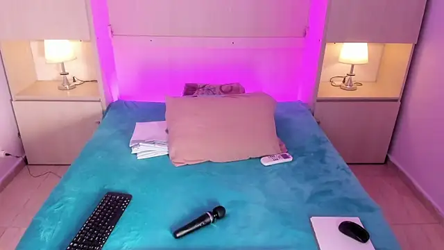 EmilyyStuart online show from March 28, 2026, 4:01 am