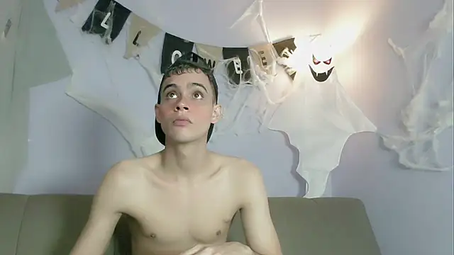 zacariasss  online show from November 1, 2025, 3:19 am