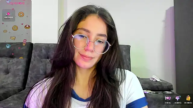 Snapshot of emmadiaz1 chatting on February 24, 2025, 4:27 am emmadiaz1 online show from February 24, 2025, 4:27 am