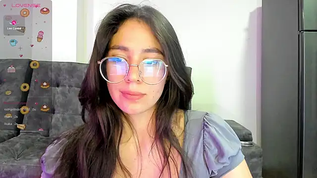 Snapshot of emmadiaz1 chatting on February 25, 2025, 7:52 am emmadiaz1 online show from February 25, 2025, 7:52 am