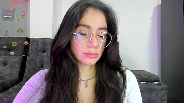 Snapshot of emmadiaz1 chatting on March 1, 2025, 1:00 am emmadiaz1 online show from March 1, 2025, 1:00 am