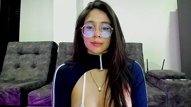 Snapshot of emmadiaz1 chatting on September 28, 2025, 5:02 am emmadiaz1 online show from September 28, 2025, 5:02 am