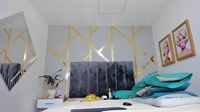 Caroliine Torres online show from February 20, 2025, 2:57 pm