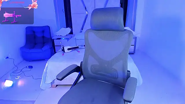 EmySilver online show from February 8, 2025, 3:31 pm