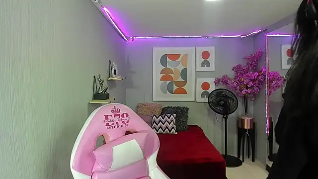 Dafne huges online show from February 11, 2025, 7:16 pm