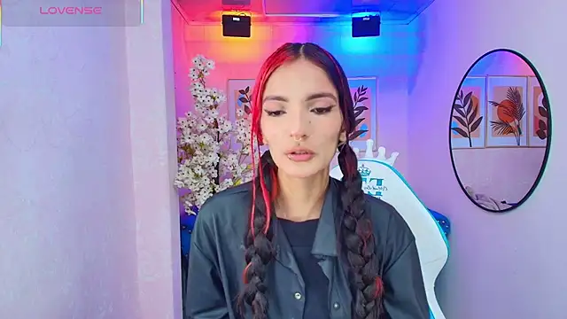 Dafne huges online show from October 21, 2025, 7:36 pm