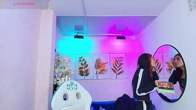 Dafne huges online show from November 14, 2025, 7:12 pm