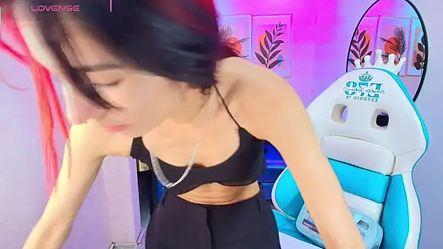 Dafne huges online show from November 18, 2025, 7:29 pm