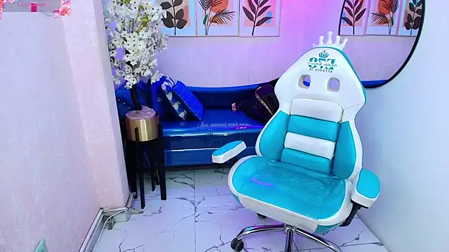 Dafne huges online show from November 29, 2025, 7:50 pm