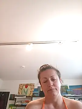 MariaAnaSunshine online show from October 7, 2025, 1:52 pm