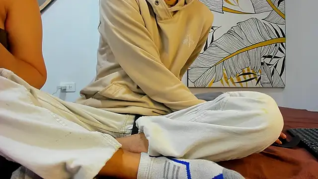 elena and derek online show from December 28, 2024, 9:52 am