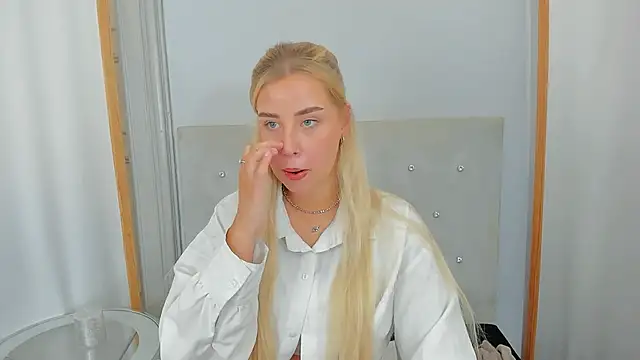 KristyHoney online show from February 26, 2025, 9:42 am