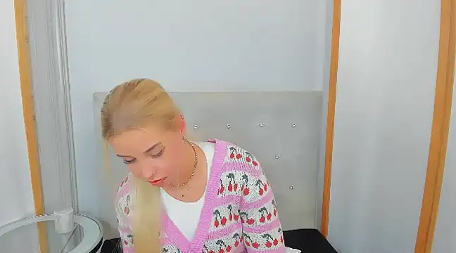 KristyHoney online show from March 4, 2025, 9:51 am