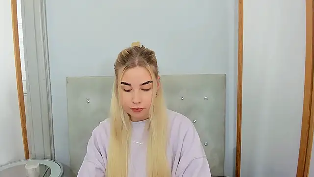 KristyHoney online show from March 17, 2025, 9:55 am