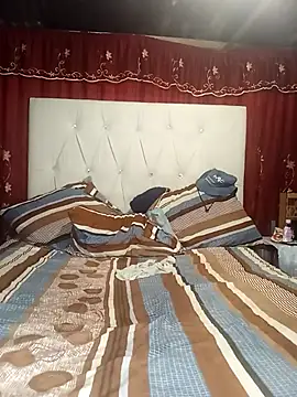 Feliciaxxxxx online show from April 6, 2026, 4:52 pm