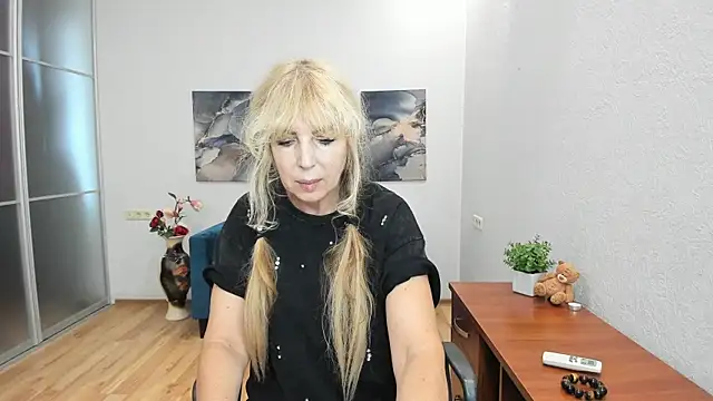 Snapshot of Anna_Diax chatting on July 24, 2026, 11:52 am Anna Diax online show from July 24, 2026, 11:52 am