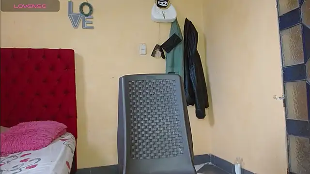 cristinamontiel online show from January 7, 2025, 2:19 pm