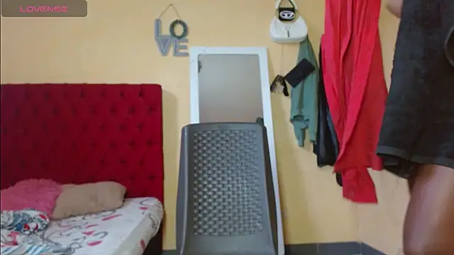 cristinamontiel online show from January 8, 2025, 2:25 pm