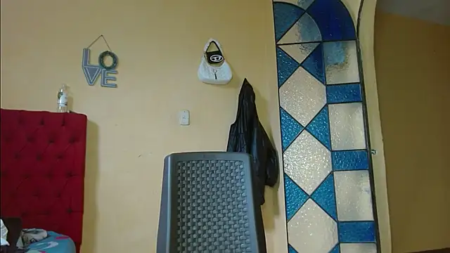 cristinamontiel online show from February 6, 2025, 7:18 pm