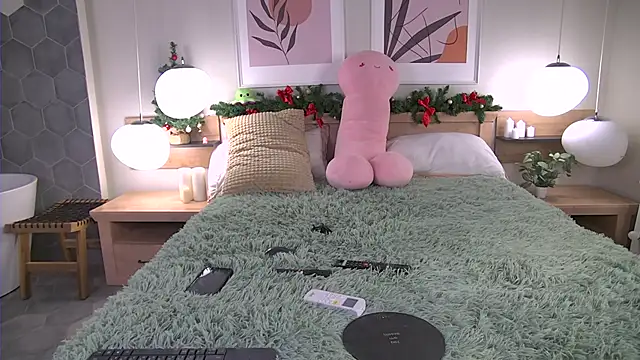 AshleyDouglas online show from December 25, 2024, 4:12 am