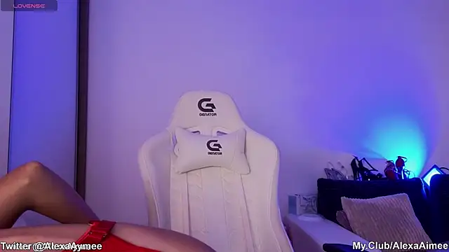 Snapshot of AlexaAimee chatting on October 30, 2025, 9:37 pm AlexaAimee online show from October 30, 2025, 9:37 pm