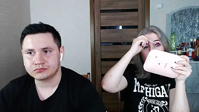 Kristy-Max online show from February 23, 2025, 1:24 am