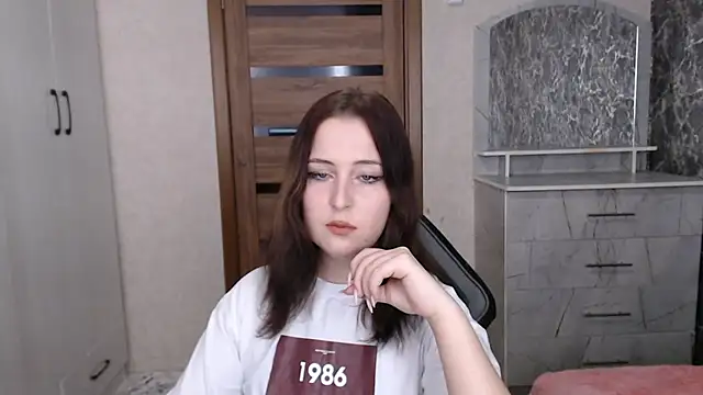 Kristy-Max online show from November 22, 2025, 8:08 pm