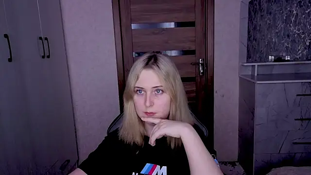 Kristy-Max online show from February 18, 2026, 9:11 pm