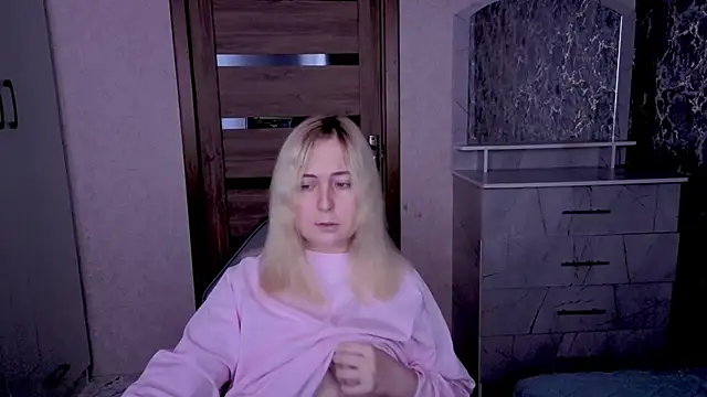 Kristy-Max online show from April 24, 2026, 8:11 pm