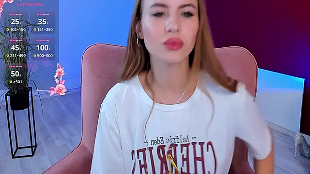 Snapshot of CherieDane chatting on November 12, 2025, 1:00 pm CherieDane online show from November 12, 2025, 1:00 pm