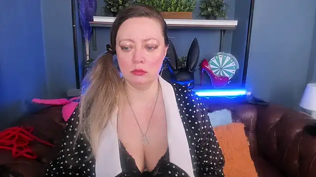 Snapshot of JesiaFoxi chatting on February 14, 2025, 12:36 pm JesiaFoxi online show from February 14, 2025, 12:36 pm