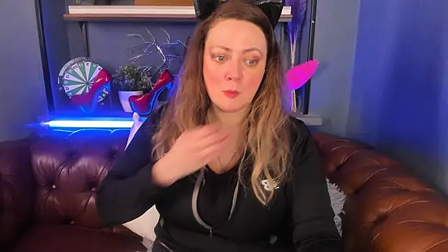 Snapshot of JesiaFoxi chatting on March 6, 2025, 2:18 pm JesiaFoxi online show from March 6, 2025, 2:18 pm