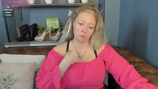 JesiaFoxi online show from June 3, 2026, 9:34 am