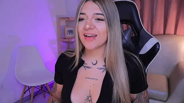 ashleyvalirya online show from September 18, 2025, 4:03 am