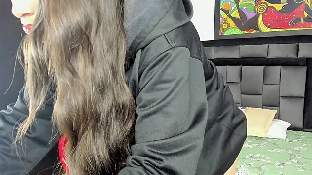 tatiana valencia online show from February 6, 2025, 2:58 pm