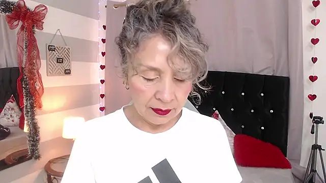 Afrodita sg online show from December 5, 2025, 2:14 pm