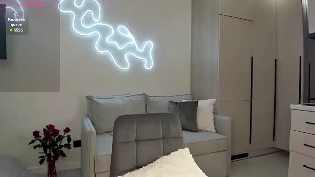  cometoseeme  online show from January 26, 2025, 5:02 pm